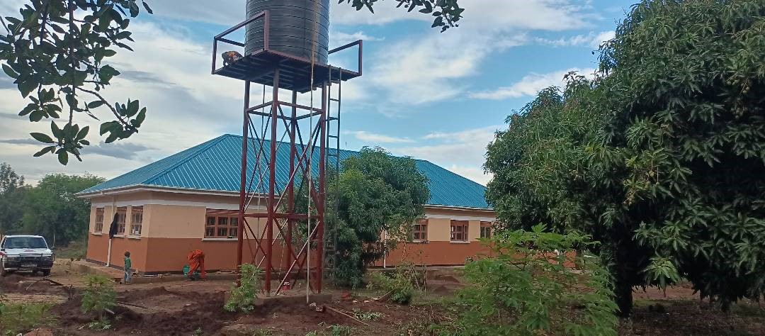 A new water tank stands in front of the Karinga Health Centre.