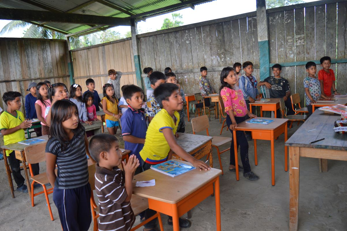 Children attend school in Esmereldes